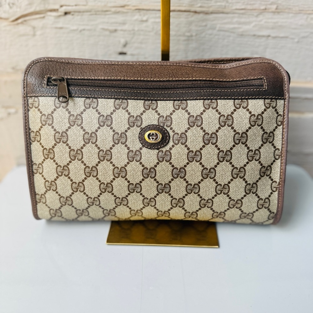 GUCCI  clutch with Signature Monogram